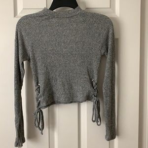 gray crop top